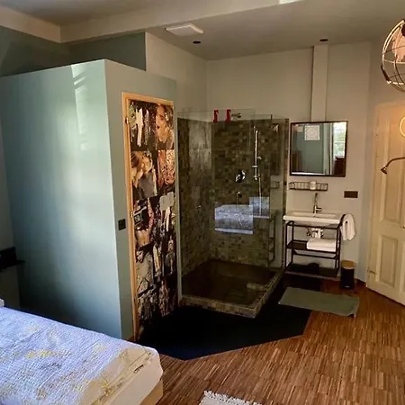 Sleep & Go -meran Easy Staying 호스텔 메라노