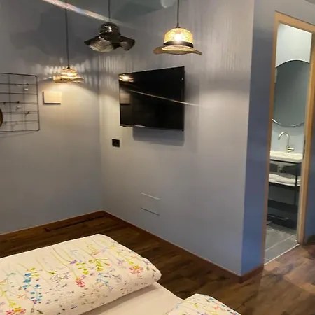 Sleep & Go -meran Easy Staying 호스텔 메라노