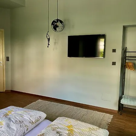Хостел Sleep & Go -meran Easy Staying Мерано