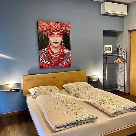 Хостел Sleep & Go -meran Easy Staying Мерано