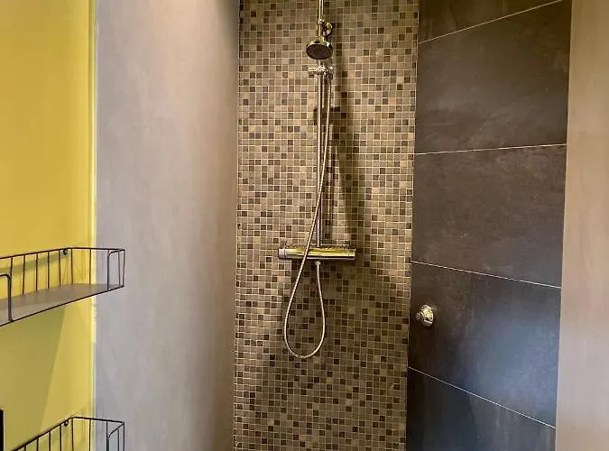 Sleep & Go -meran Easy Staying Hostel *