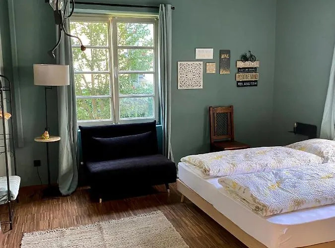 Sleep & Go -meran Easy Staying Hostel *