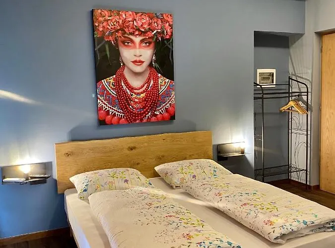 Sleep & Go -meran Easy Staying Hostel *